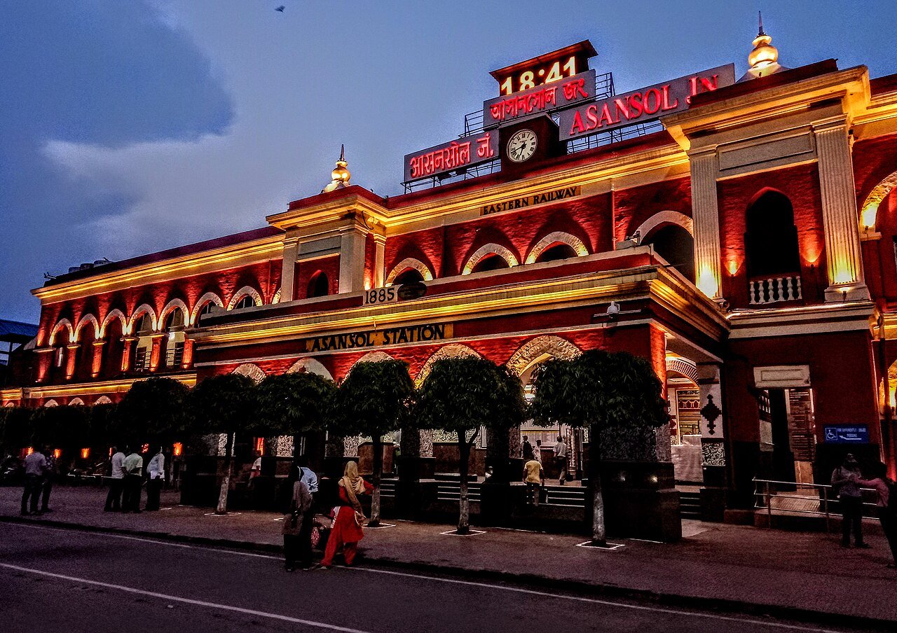 Asansol Grand Trunk road trade market and railway transport corridor in Paschim Bardhaman
