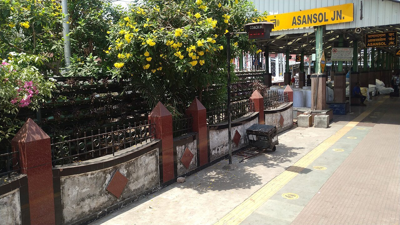 Google Business Profile map listing for automobile repair workshops and pharmacies in Asansol