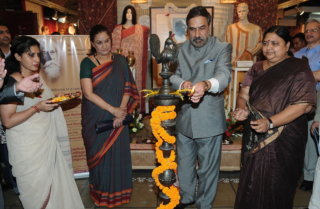 Instagram video ad campaign showcasing miniature clay figurines and terracotta home decor in Krishnanagar